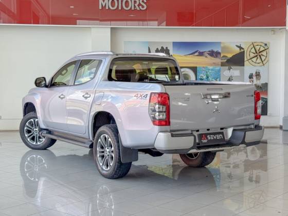 MITSUBISHI L200 TRITON 2.4 16V TURBO DIESEL SPORT HPE-S CD 4P 4X4 AUTOMÁTICO
